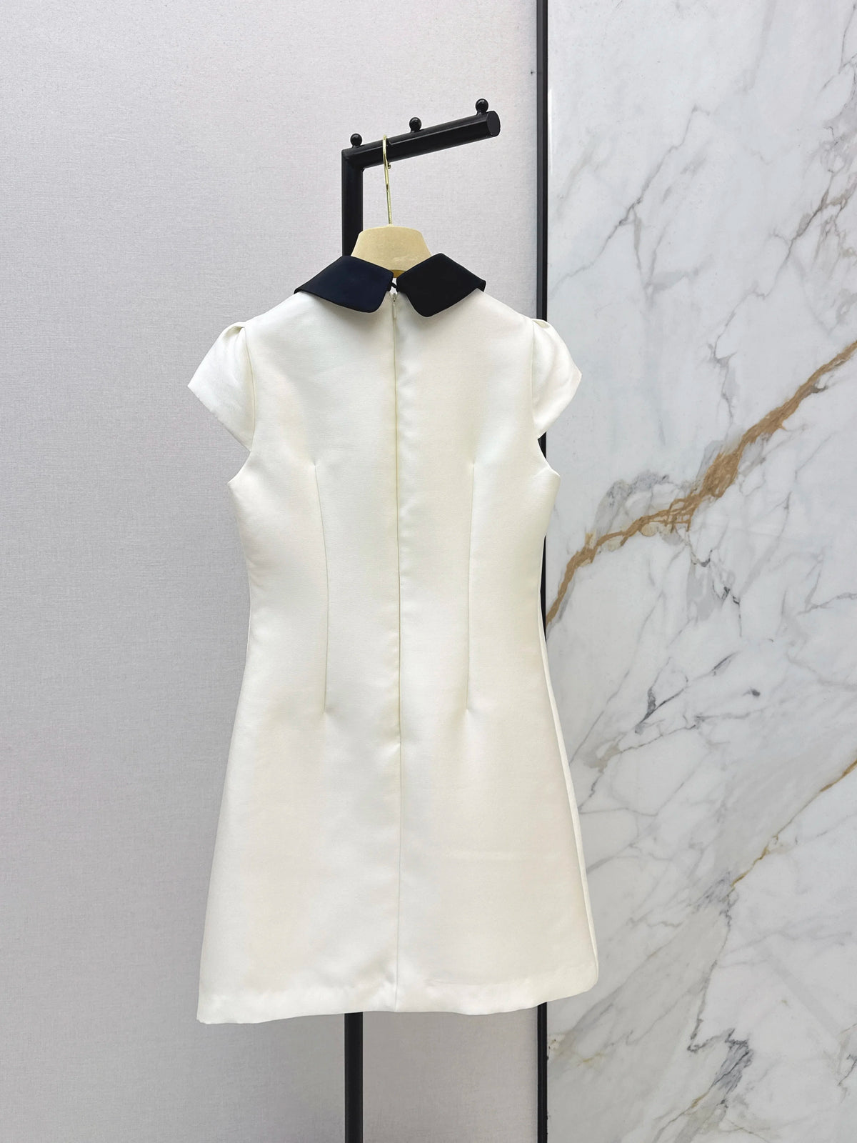 2026 New Color Block Lapel Puff Sleeve Dress Ladylike Style Suitable For commuting And parties Slim Waist Design