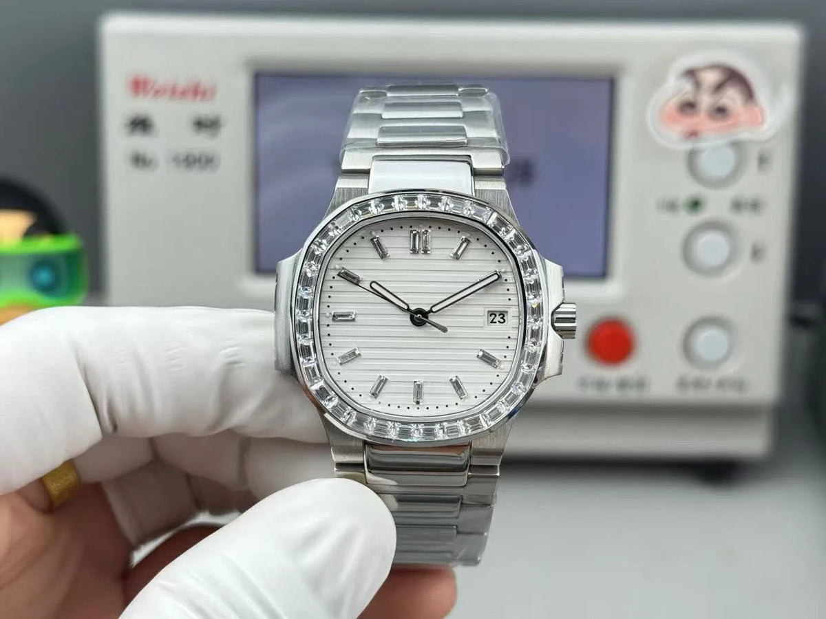 Fashionable, Avant-garde, Luxurious, Diamond-encrusted Bezel, Ultra-thin 8.3mm Diving Date Display Automatic Mechanical Watch