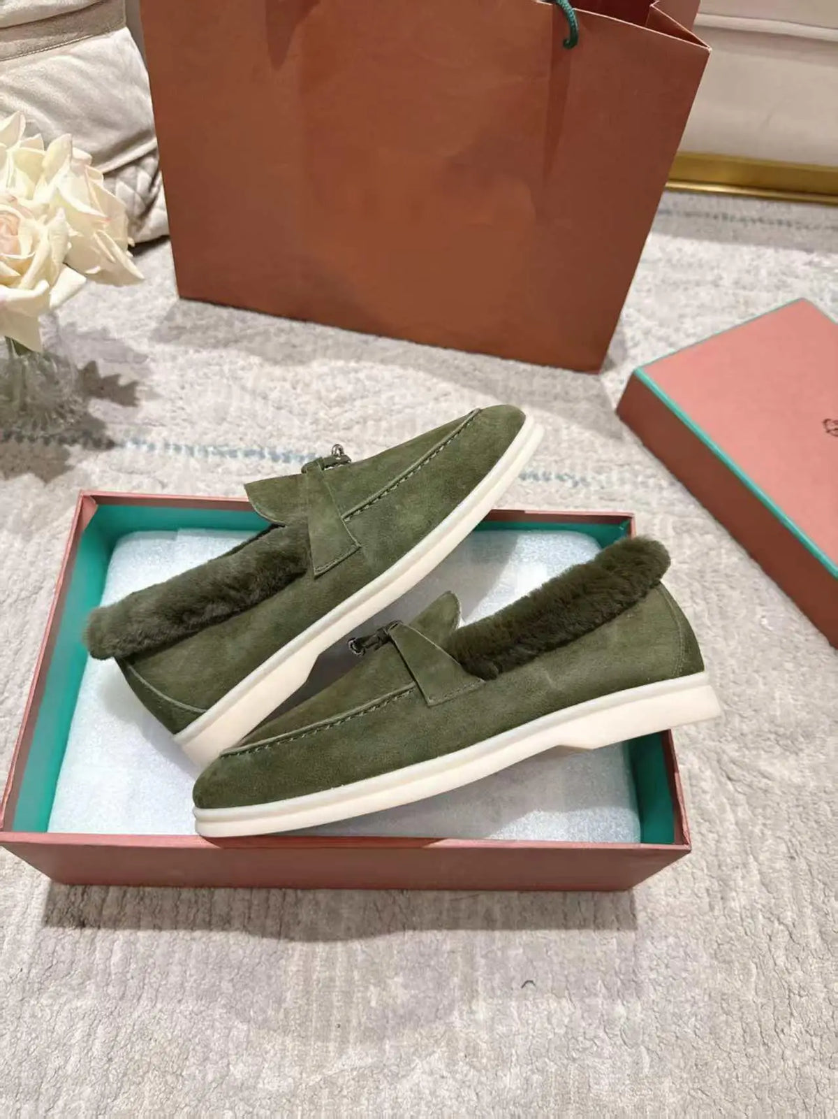 High-quality winter women's round-toed flat loafers made of genuine leather, stylish one-piece casual rubber slippers