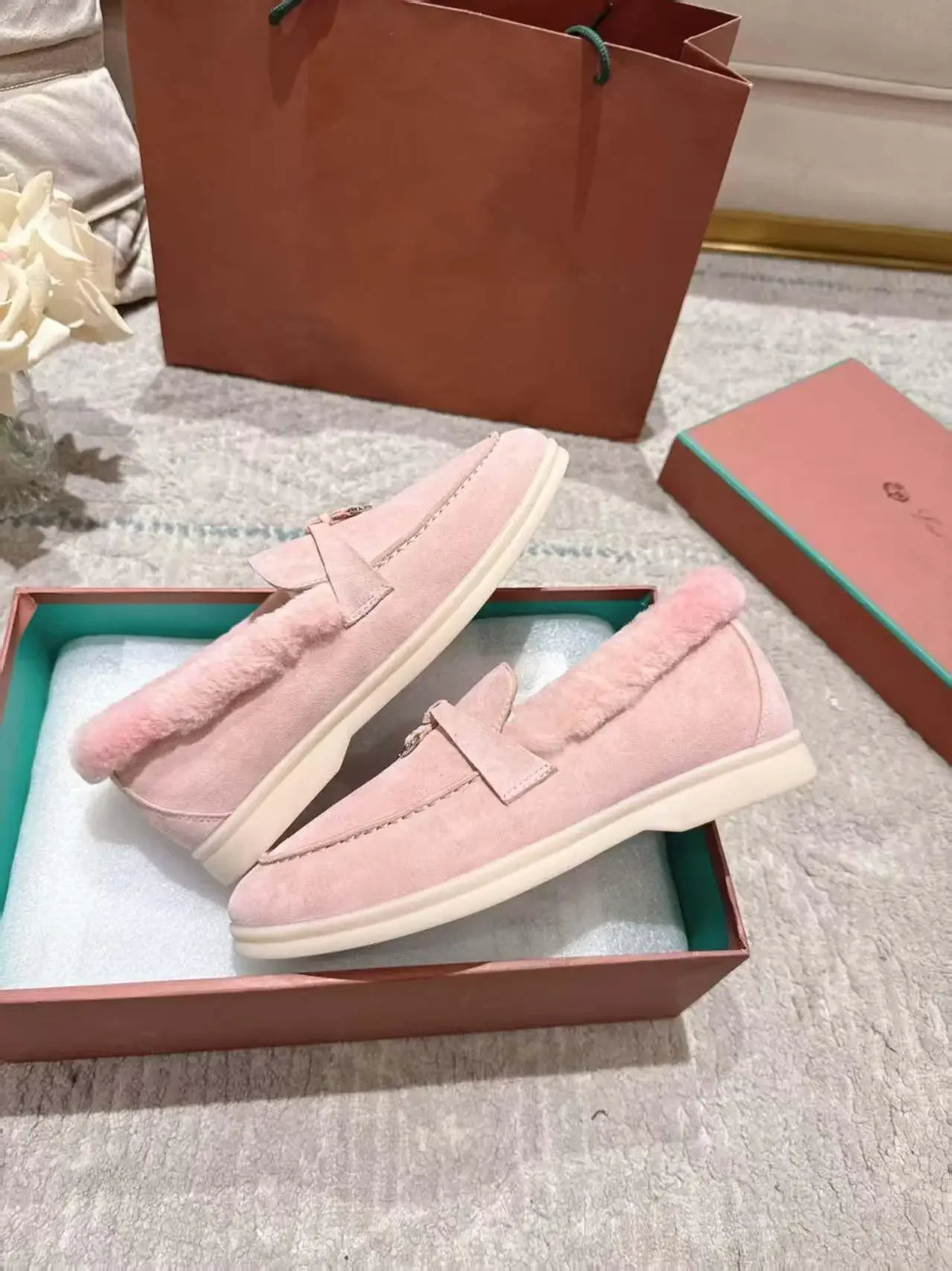 High-quality winter women's round-toed flat loafers made of genuine leather, stylish one-piece casual rubber slippers