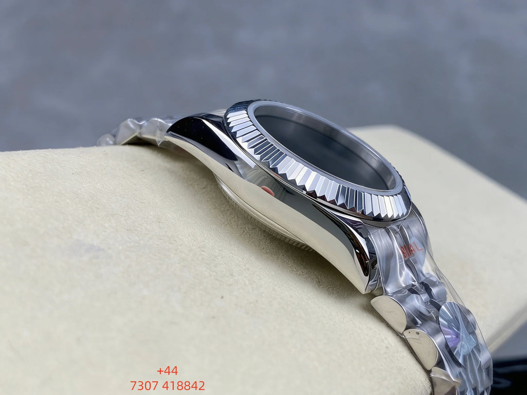 Customized luxury women's watch, featuring a 31mm dial, stainless steel strap, and fully automatic mechanical movement