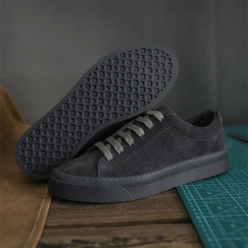 2026 New Men's Suede Skate Shoes Korean Style Vintage Low Top Casual Shoes Soft Sole Fashion Sneakers