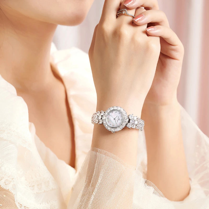 The stars shine brightly, captivating with their beauty. Flashing Collection Little Star New Model Women’s Quartz Watch WM089