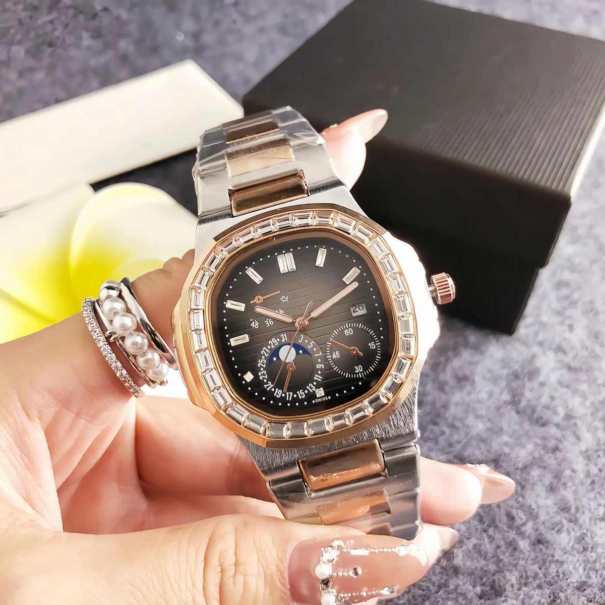 High-end Luxury Watch with Calendar and Double Bezels, Retro Style, Water-resistant, Large Dial, for Women