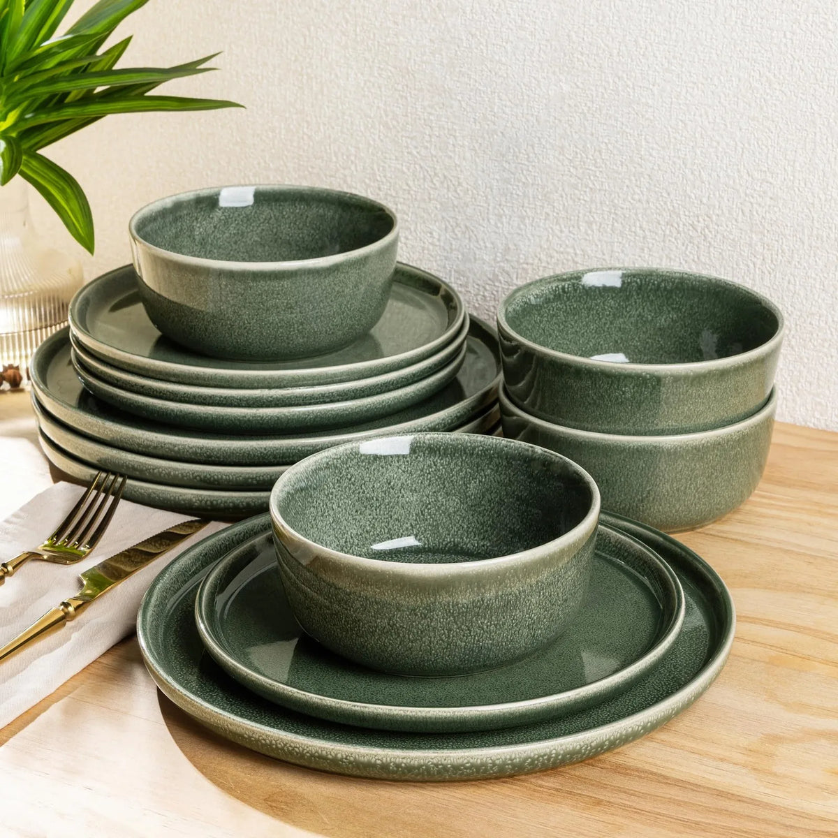 Ceramic Tableware SetCeramic Dinnerware Set for 4 Round Reactive Glaze Plates and Bowls Modern Style Perfect for Everyday Use