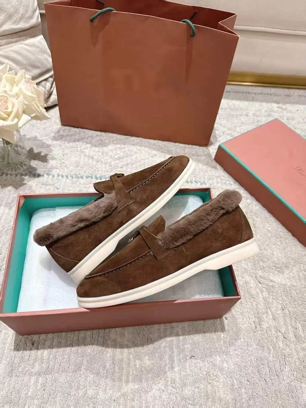 High-quality winter women's round-toed flat loafers made of genuine leather, stylish one-piece casual rubber slippers