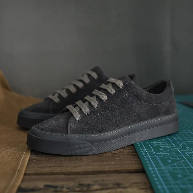 2026 New Men's Suede Skate Shoes Korean Style Vintage Low Top Casual Shoes Soft Sole Fashion Sneakers