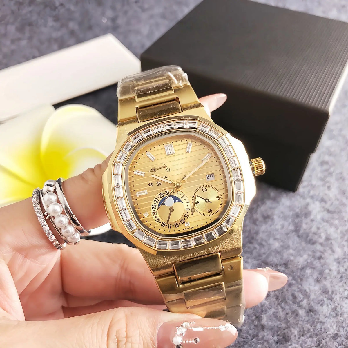 High-end Luxury Watch with Calendar and Double Bezels, Retro Style, Water-resistant, Large Dial, for Women
