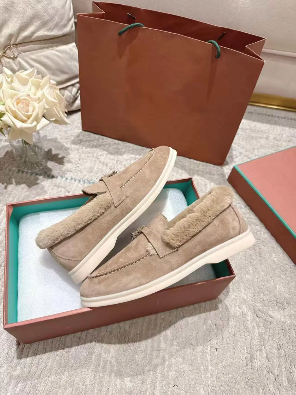High-quality winter women's round-toed flat loafers made of genuine leather, stylish one-piece casual rubber slippers