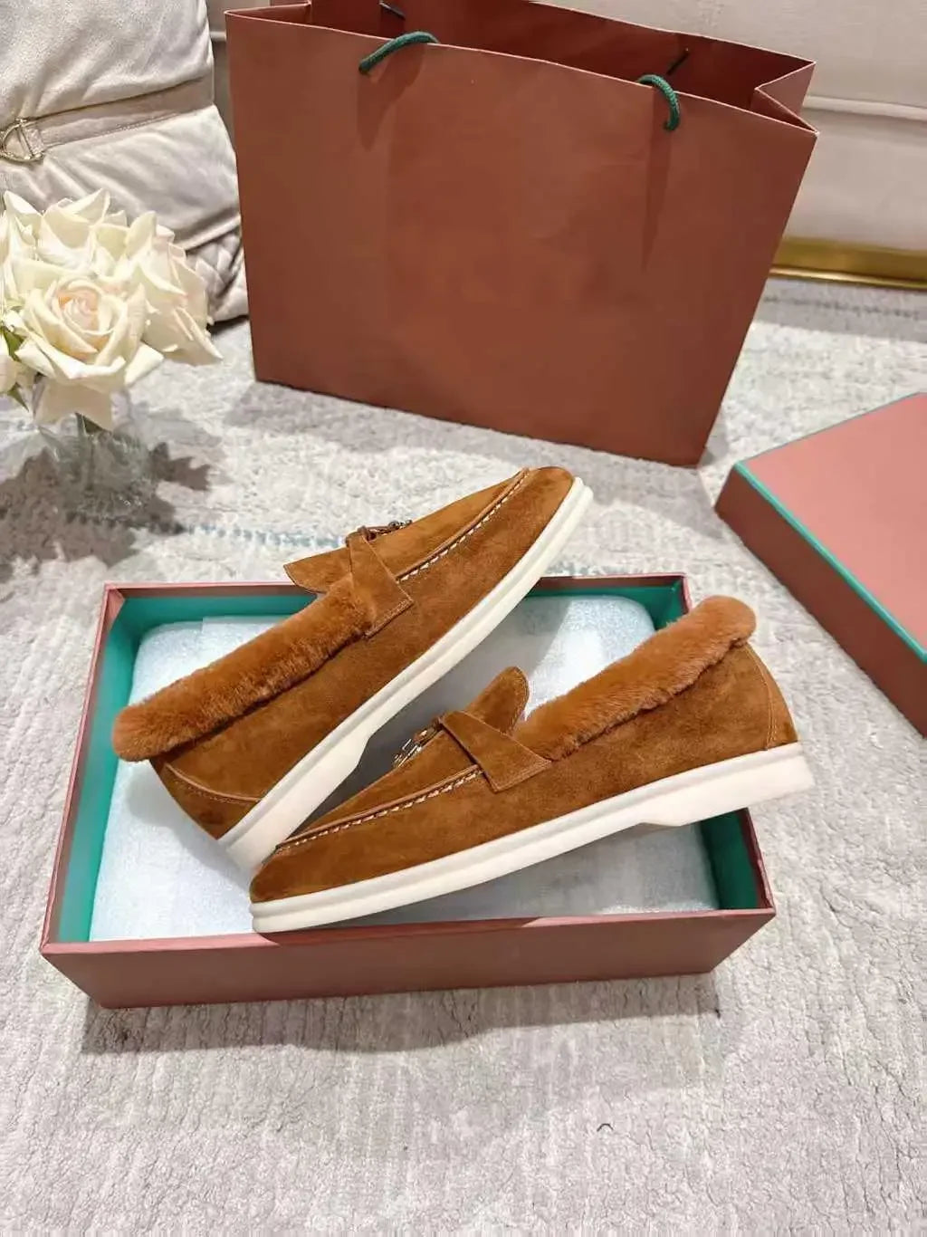 High-quality winter women's round-toed flat loafers made of genuine leather, stylish one-piece casual rubber slippers