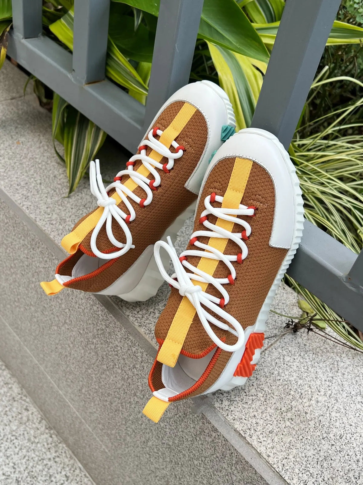 Designer Men's Casual Sport Shoes Versatile Breathable Mesh Upper Trendy Slip-On Board Shoes High-End Sensation White Sneakers