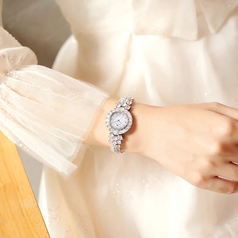 The stars shine brightly, captivating with their beauty. Flashing Collection Little Star New Model Women’s Quartz Watch WM089