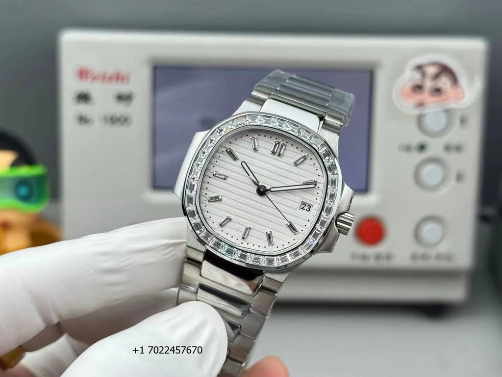 Fashionable, Avant-garde, Luxurious, Diamond-encrusted Bezel, Ultra-thin 8.3mm Diving Date Display Automatic Mechanical Watch