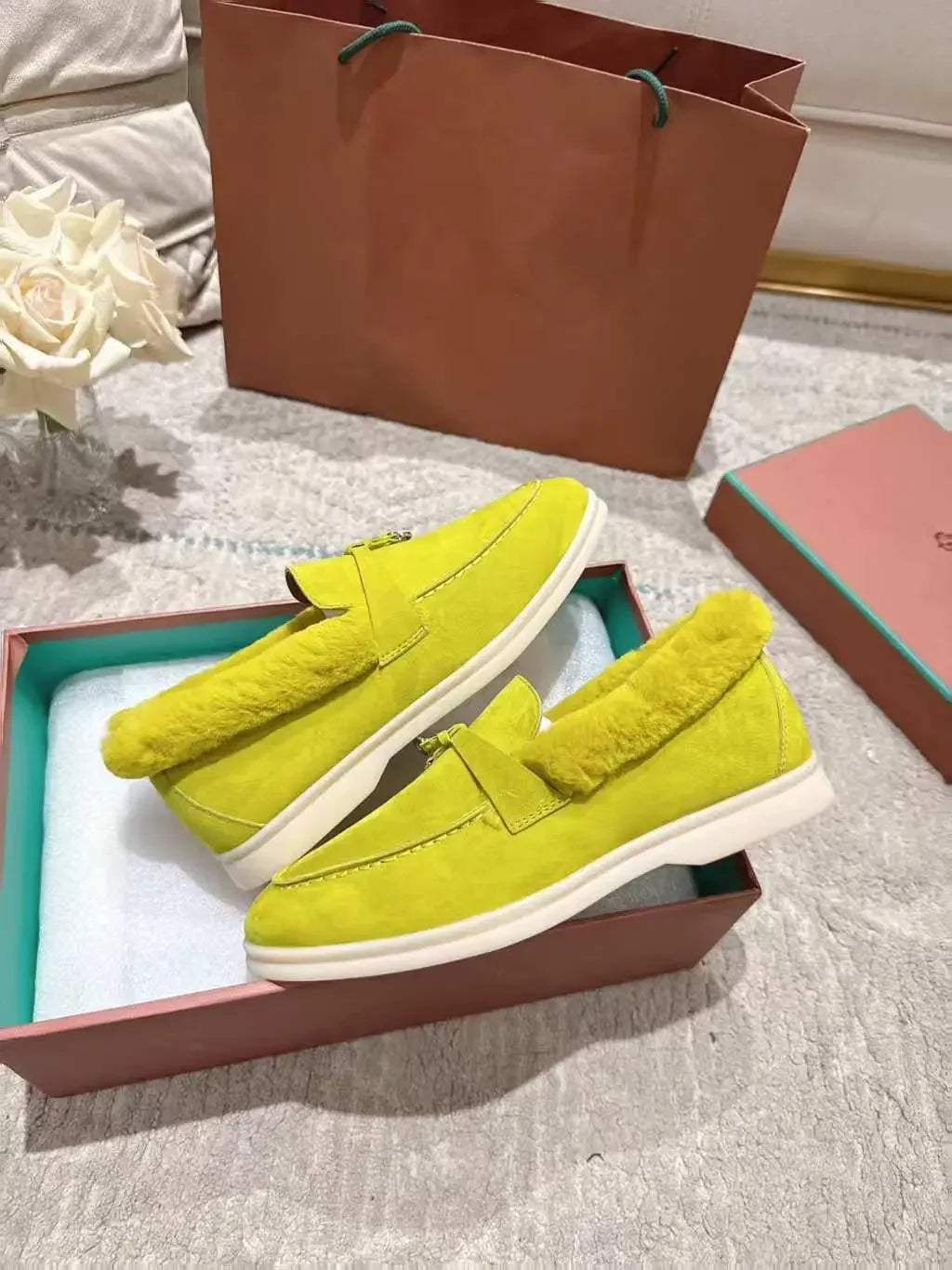 High-quality winter women's round-toed flat loafers made of genuine leather, stylish one-piece casual rubber slippers
