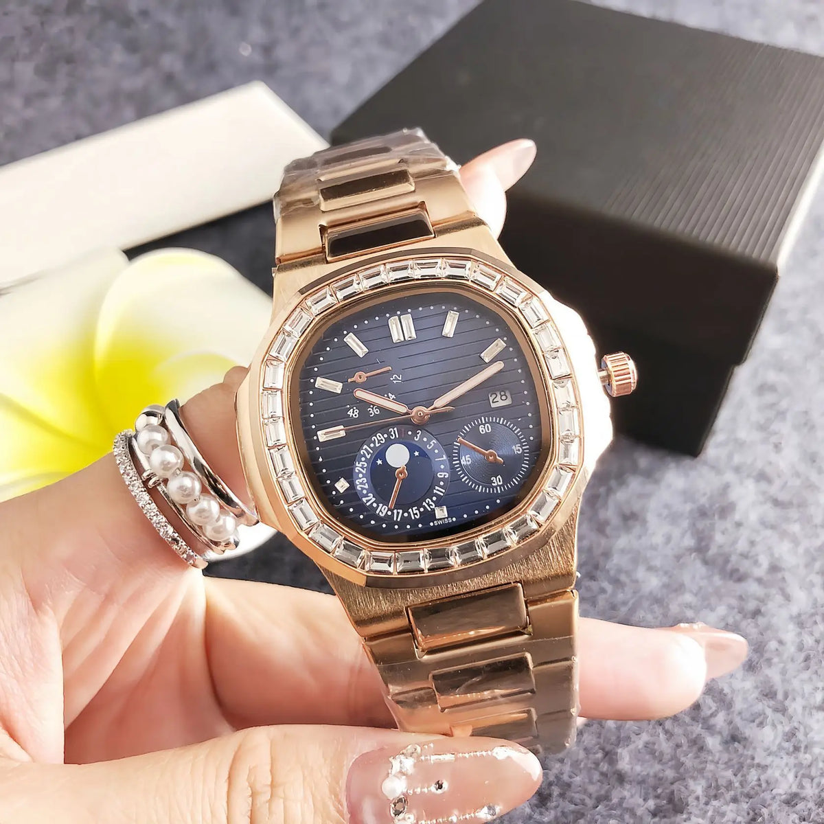 High-end Luxury Watch with Calendar and Double Bezels, Retro Style, Water-resistant, Large Dial, for Women