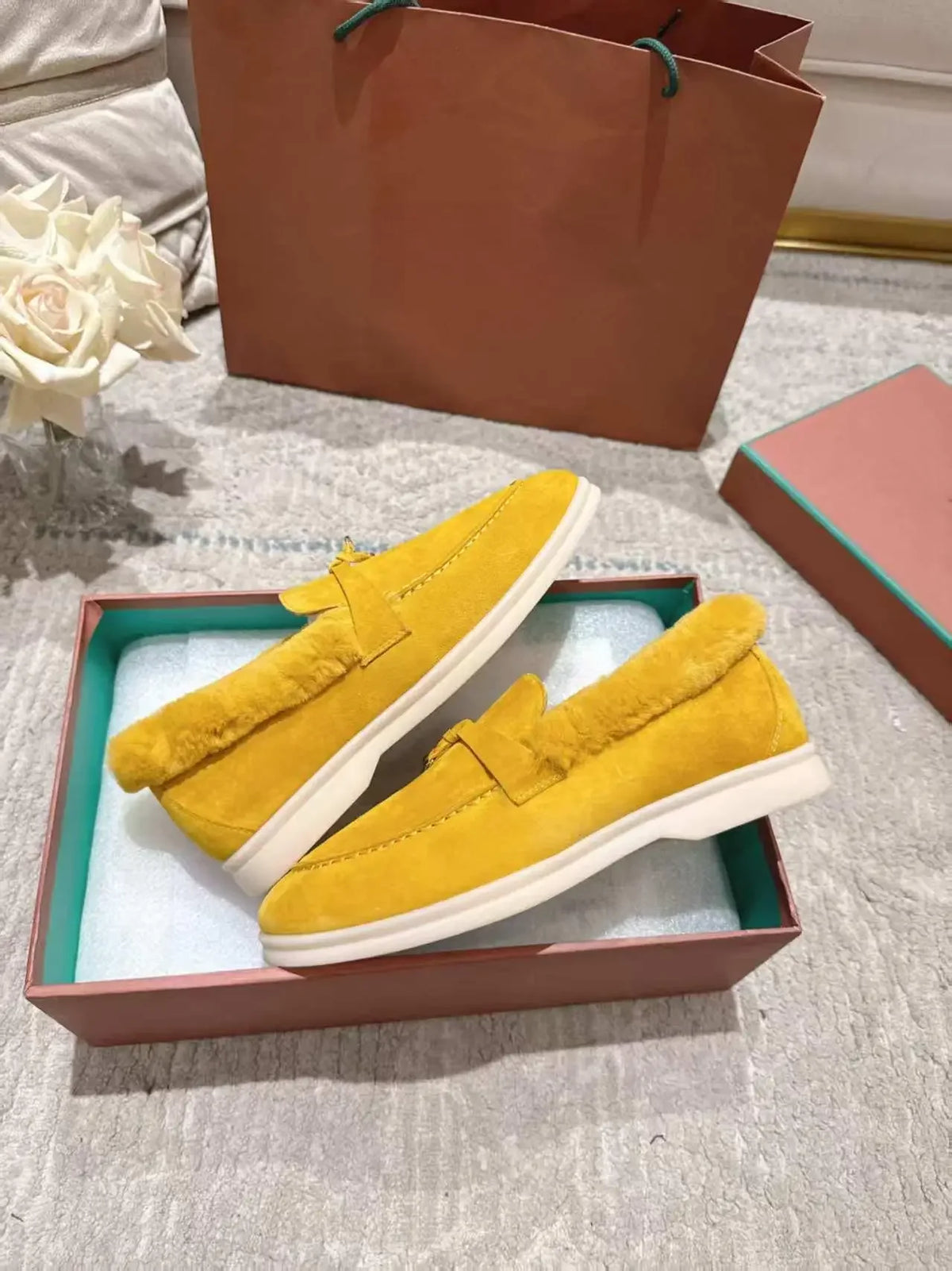 High-quality winter women's round-toed flat loafers made of genuine leather, stylish one-piece casual rubber slippers
