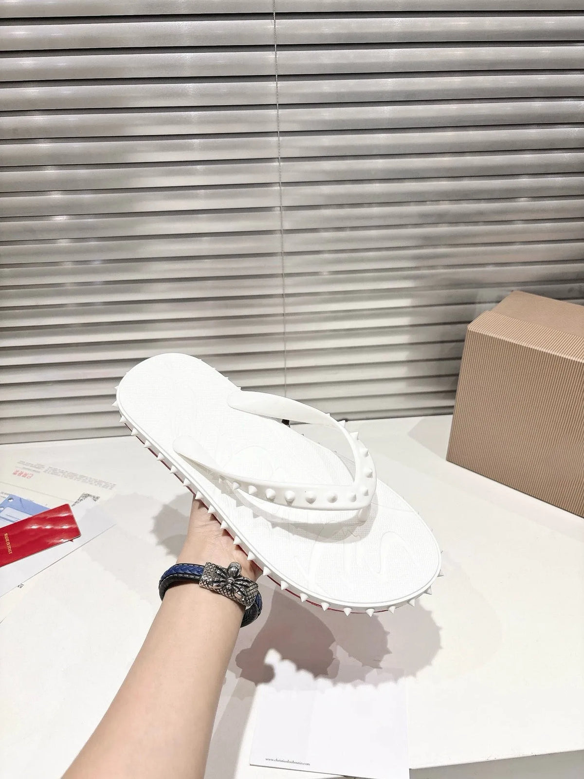 Casual Outdoor Men's Sandals Red Sole Rivet Anti-Slip Flat Bottom Thong Slippers Couple's Summer Flip Flops EVA Rubber