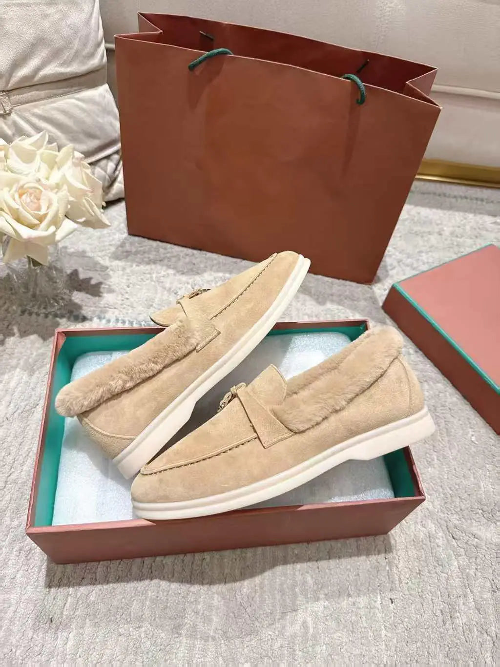 High-quality winter women's round-toed flat loafers made of genuine leather, stylish one-piece casual rubber slippers