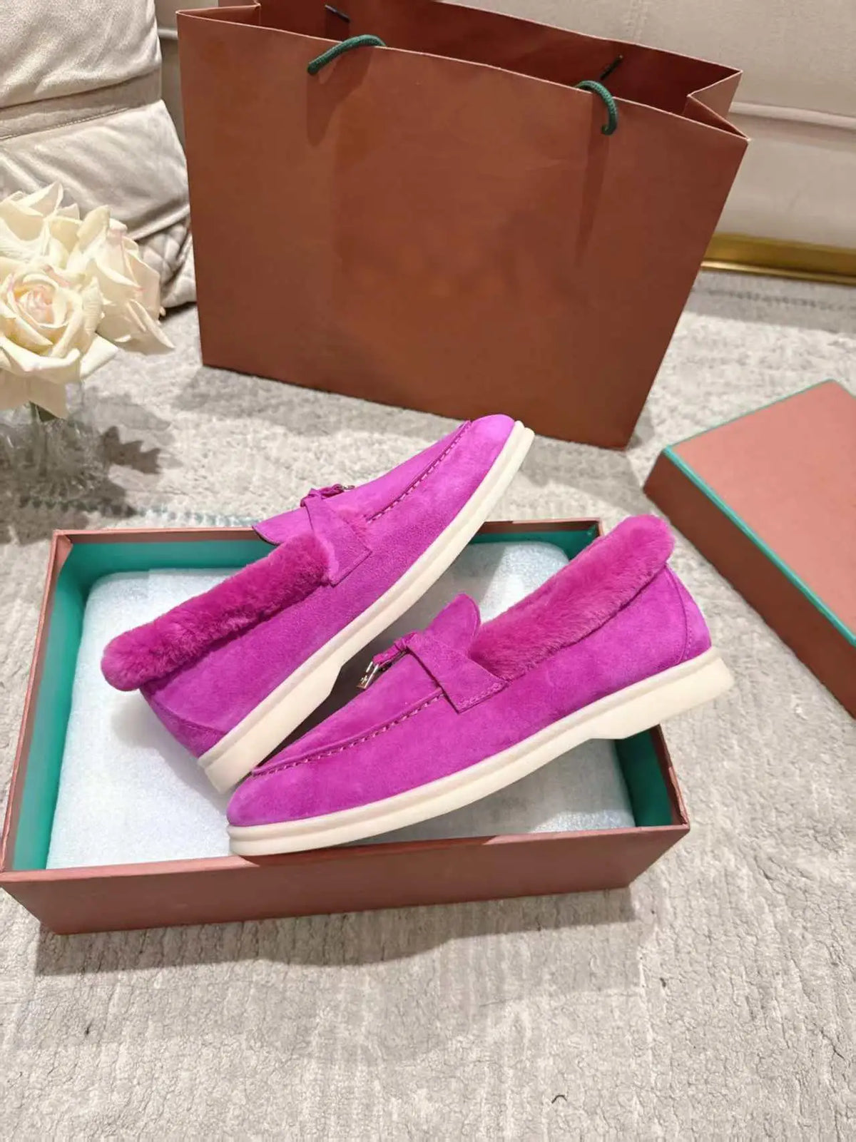 High-quality winter women's round-toed flat loafers made of genuine leather, stylish one-piece casual rubber slippers