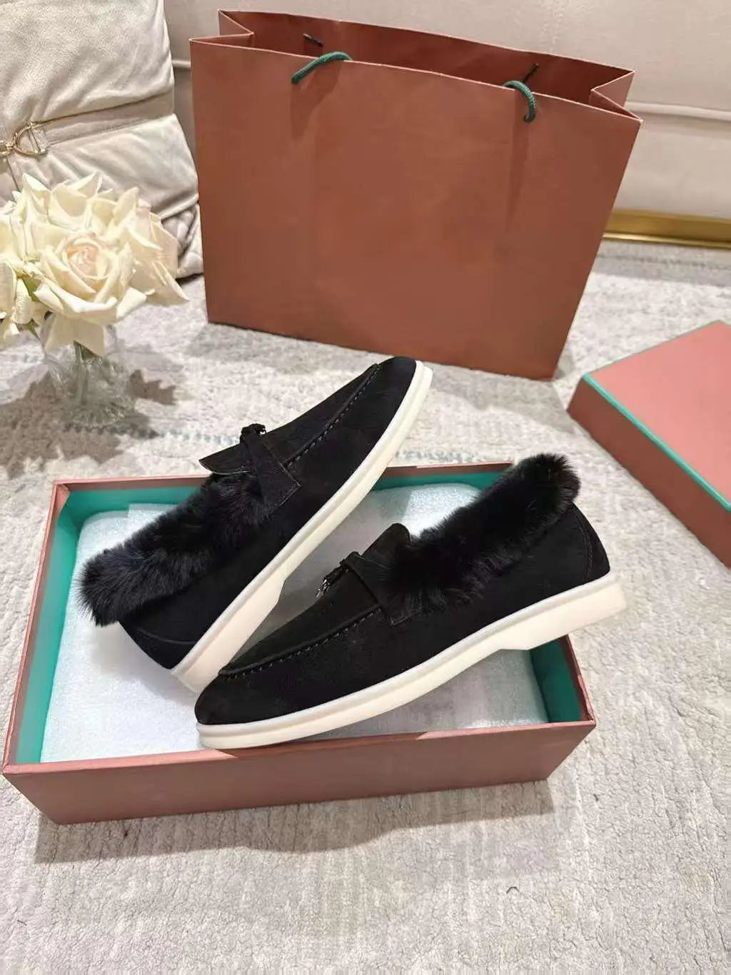 High-quality winter women's round-toed flat loafers made of genuine leather, stylish one-piece casual rubber slippers