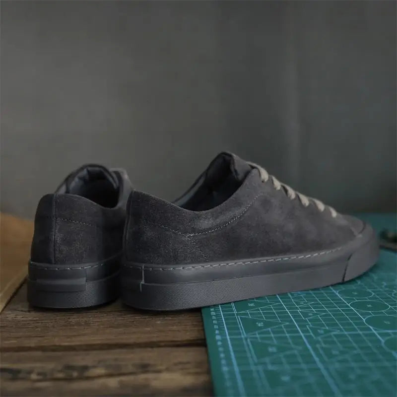 2026 New Men's Suede Skate Shoes Korean Style Vintage Low Top Casual Shoes Soft Sole Fashion Sneakers