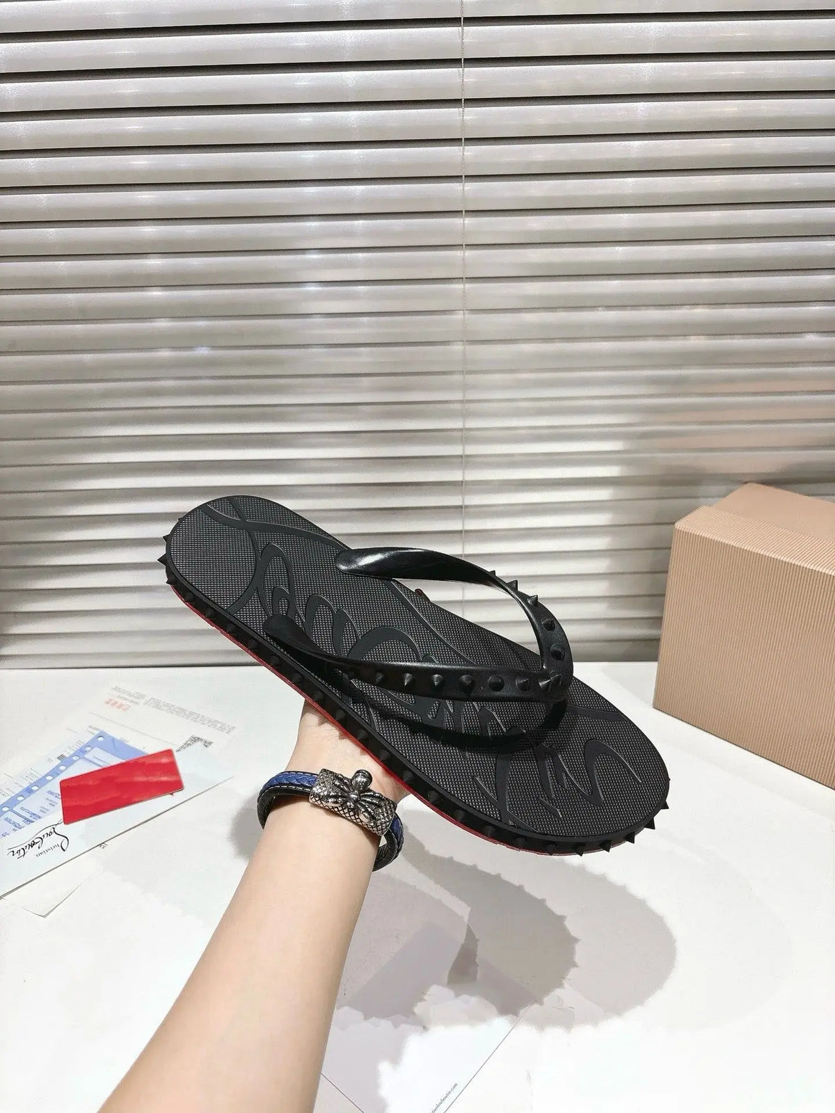 Casual Outdoor Men's Sandals Red Sole Rivet Anti-Slip Flat Bottom Thong Slippers Couple's Summer Flip Flops EVA Rubber