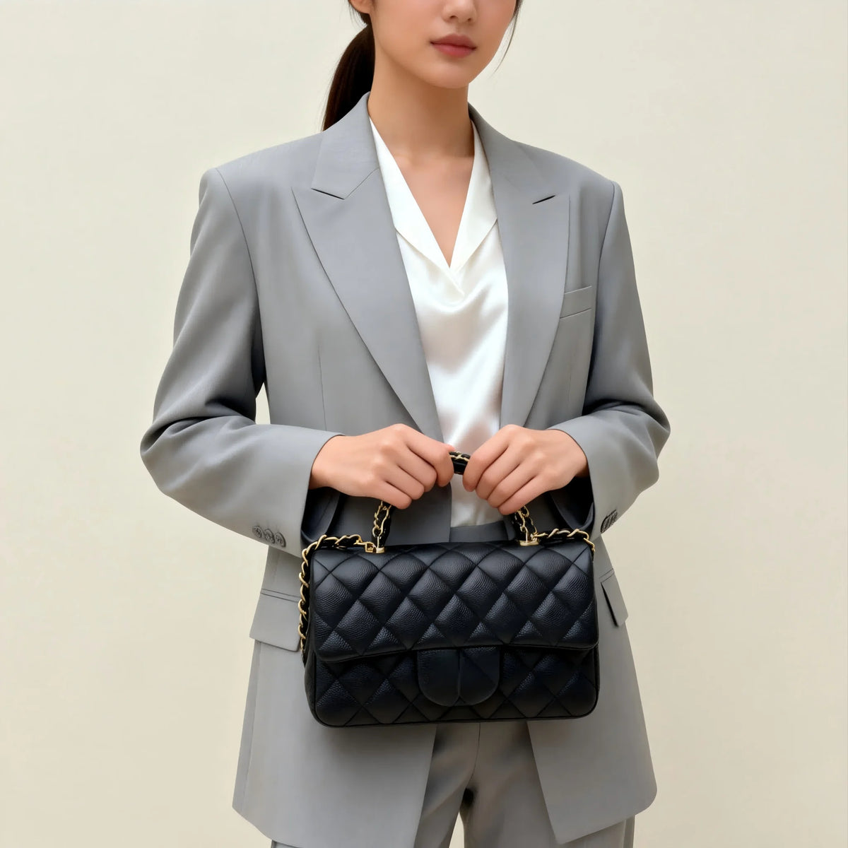 Genuine leather shoulder bag, an elegant quilted genuine leather shoulder bag with a chain strap, women's handbag.