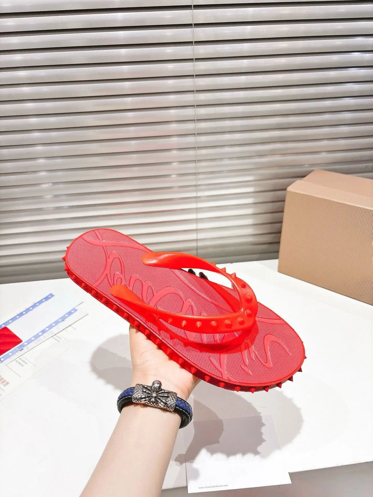 Casual Outdoor Men's Sandals Red Sole Rivet Anti-Slip Flat Bottom Thong Slippers Couple's Summer Flip Flops EVA Rubber