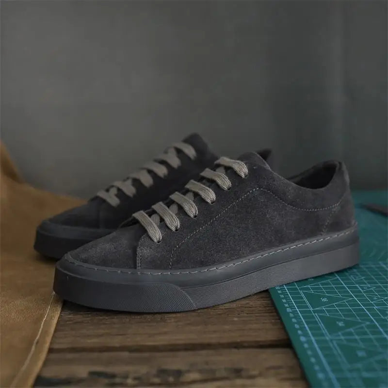 2026 New Men's Suede Skate Shoes Korean Style Vintage Low Top Casual Shoes Soft Sole Fashion Sneakers