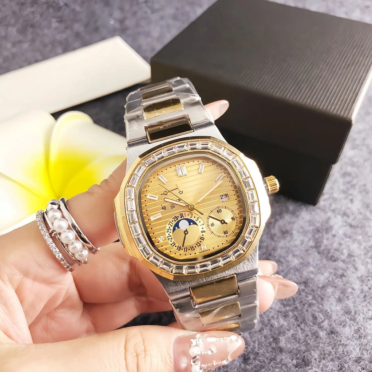 High-end Luxury Watch with Calendar and Double Bezels, Retro Style, Water-resistant, Large Dial, for Women