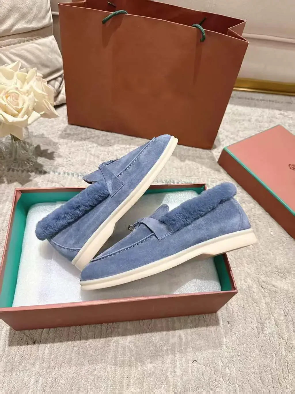 High-quality winter women's round-toed flat loafers made of genuine leather, stylish one-piece casual rubber slippers