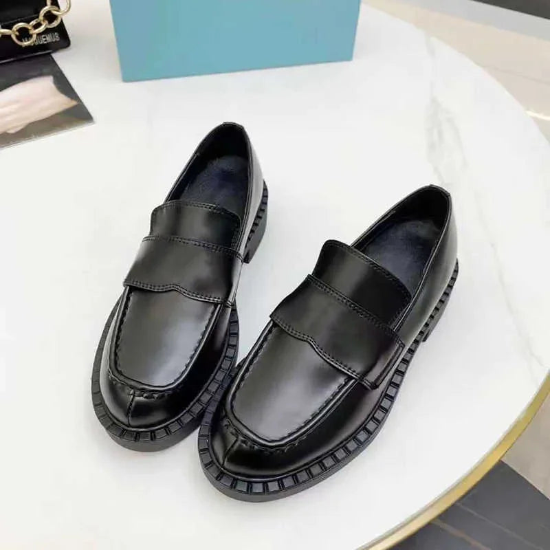 Monolith Brushed Leather Pointed Loafers Designer Women Shoes Platform Trainers Black White 55 mm Chunky Lug Sole with the ename