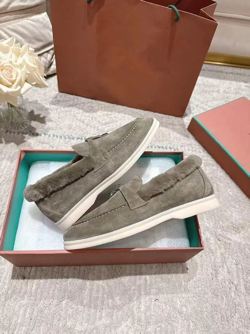 High-quality winter women's round-toed flat loafers made of genuine leather, stylish one-piece casual rubber slippers