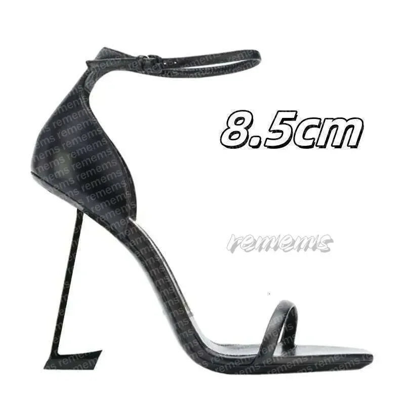 Designers' high heels, women's fishmouth, thin slippers, letters and empty high-heeled sandals, pointed shoes. size 35-41 000