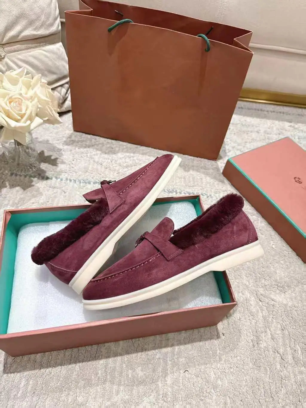 High-quality winter women's round-toed flat loafers made of genuine leather, stylish one-piece casual rubber slippers