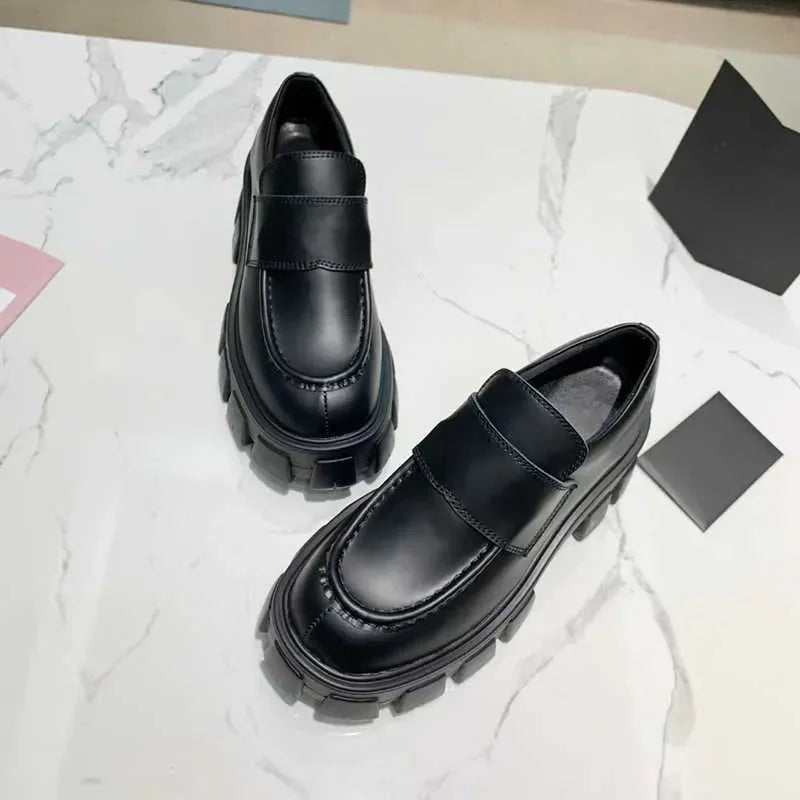 Monolith Brushed Leather Pointed Loafers Designer Women Shoes Platform Trainers Black White 55 mm Chunky Lug Sole with the ename