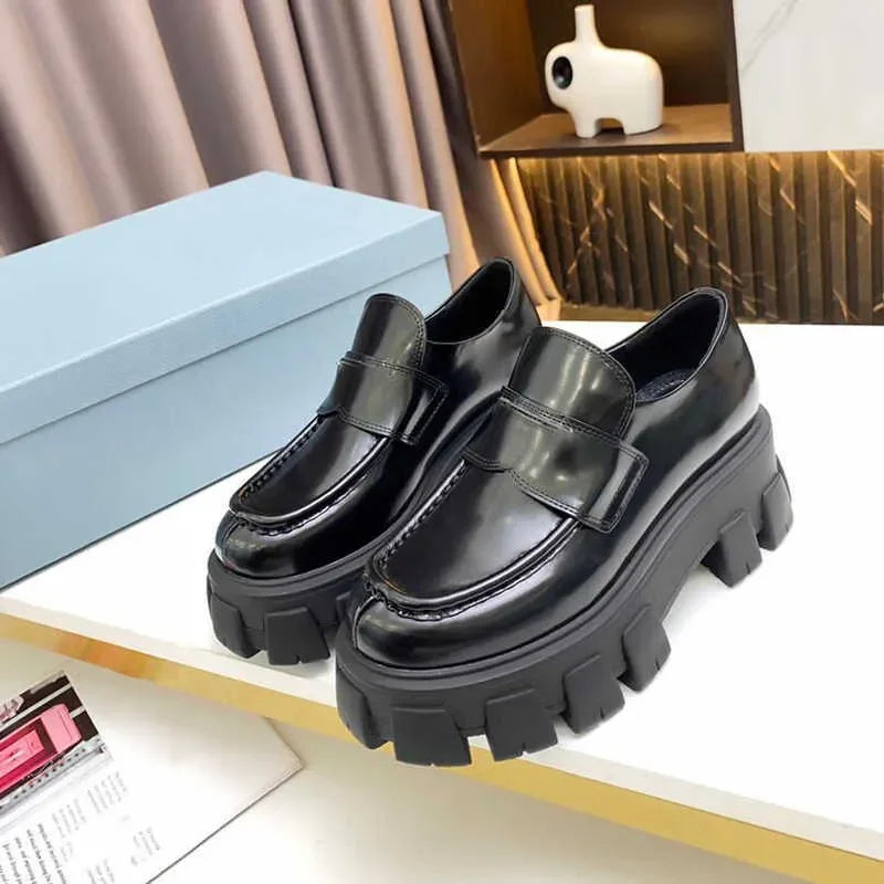 Monolith Brushed Leather Pointed Loafers Designer Women Shoes Platform Trainers Black White 55 mm Chunky Lug Sole with the ename