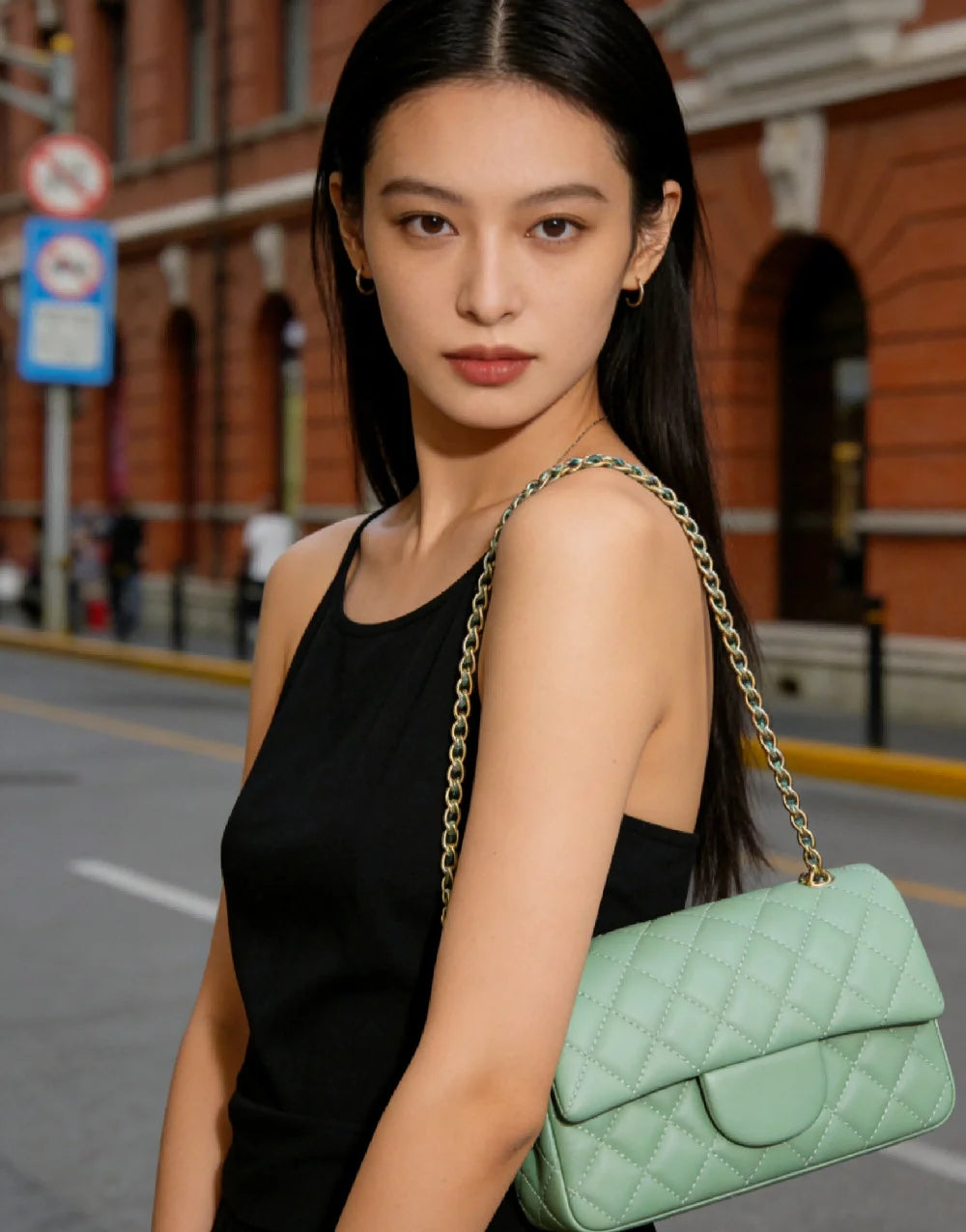 Elegant Green Quilted Leather Shoulder Bag for Women Luxury Flap Crossbody Handbag with Chain Strap for Daily Commute