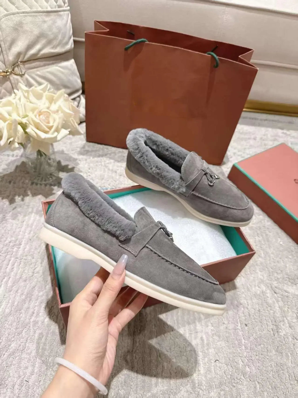 High-quality winter women's round-toed flat loafers made of genuine leather, stylish one-piece casual rubber slippers