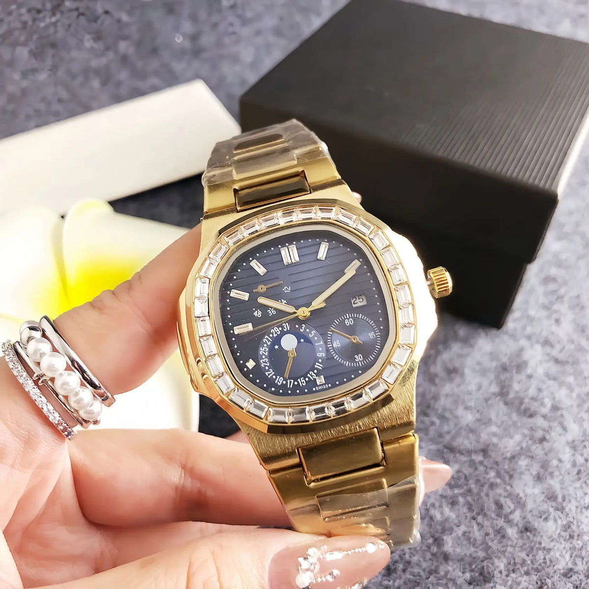 High-end Luxury Watch with Calendar and Double Bezels, Retro Style, Water-resistant, Large Dial, for Women