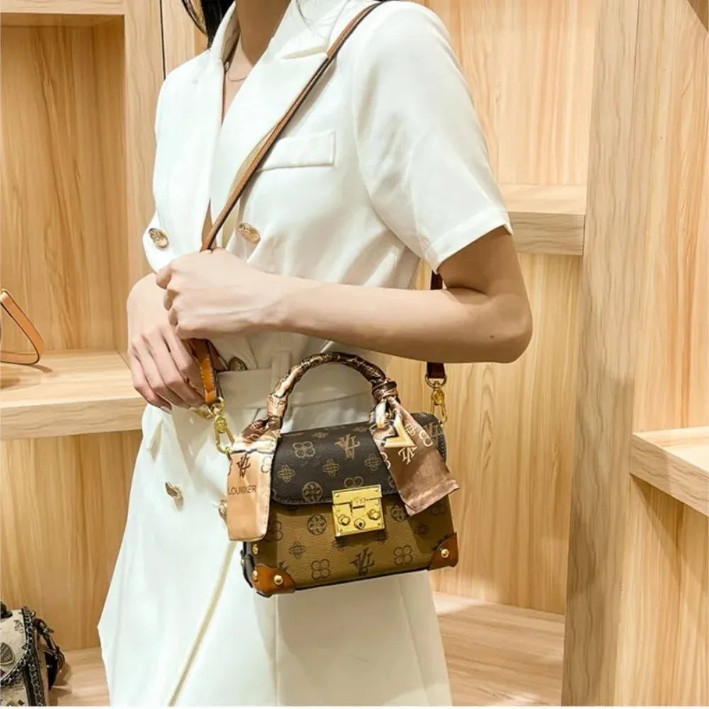 Brand women's handbag 2025 new autumn and winter retro commuting high-end designer shoulder crossbody bag trendy small square