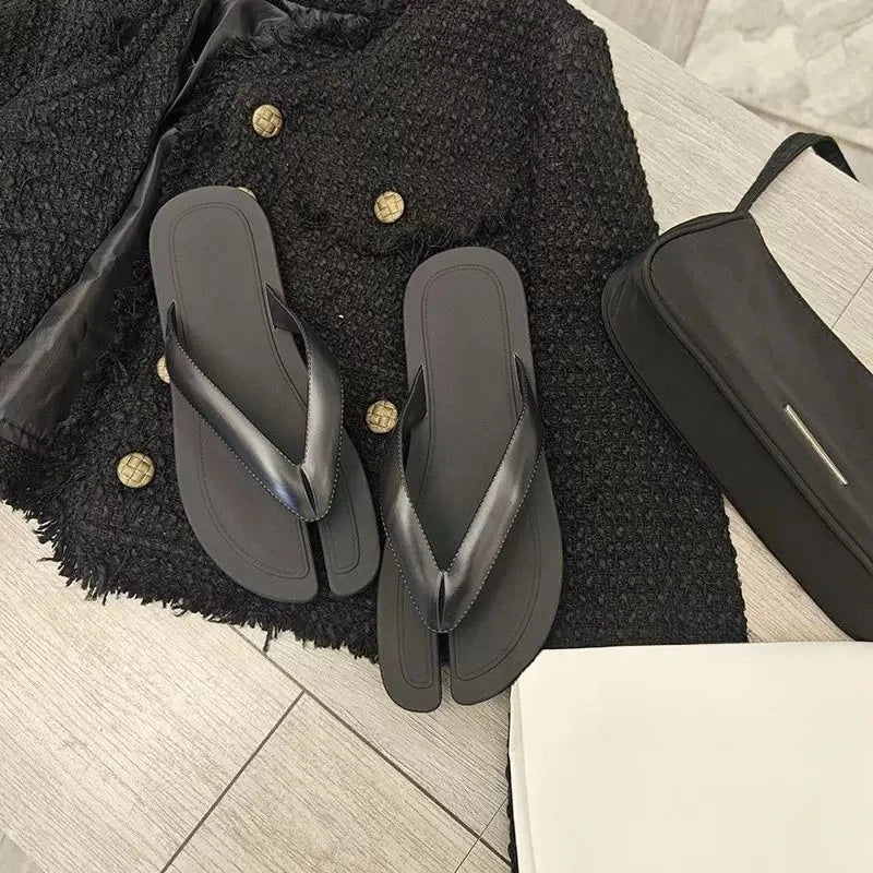 2026 Designer Style New Couple Flip-flops Pig's Trotters Split-toe Casual Flat-bottomed Beach Pinch Slippers Women's Outer Wear