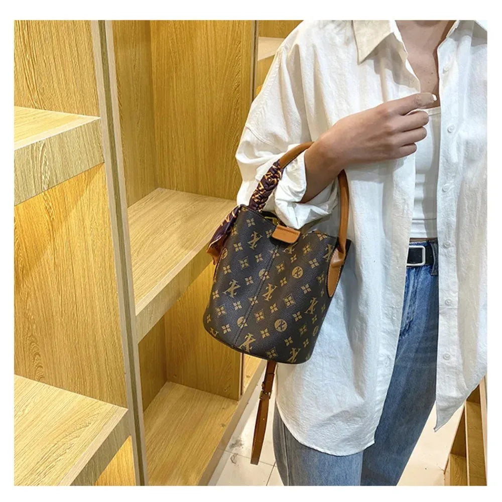 NEW Luxury Designer Women'S Shoulder Bag High-End Fashional Water Bucket Bag Crossbody Bags Unique Women Clutch Travel Tote Bag