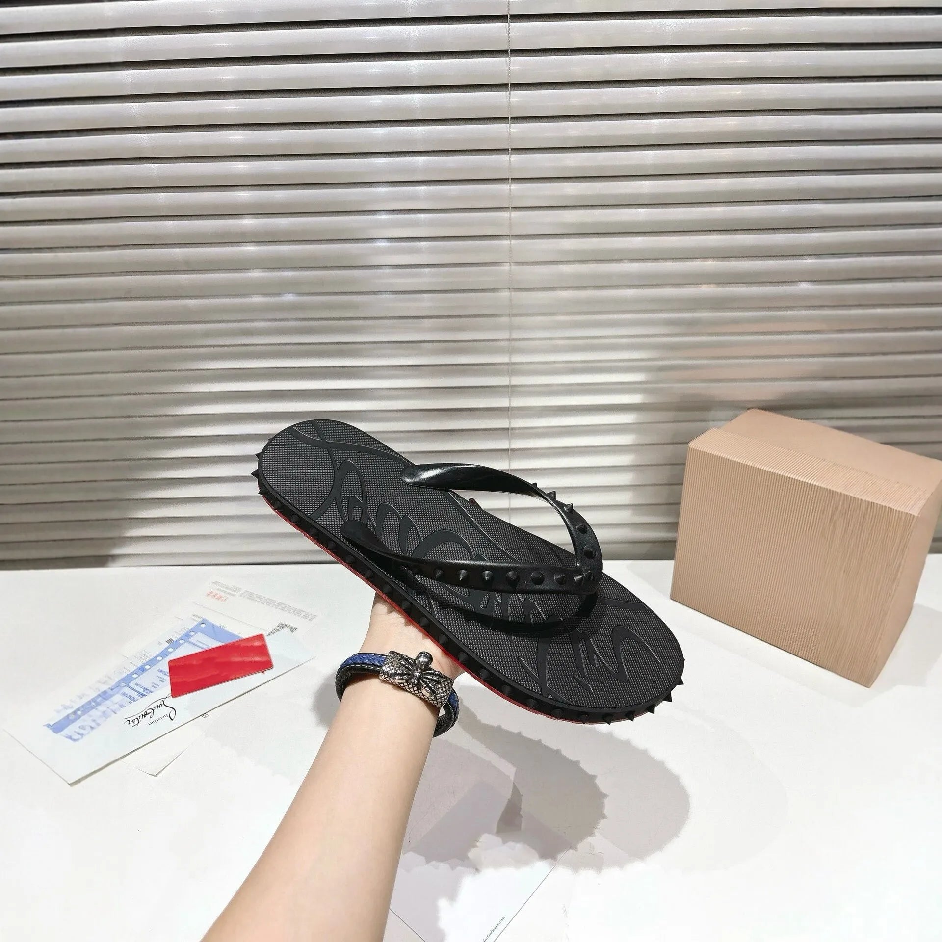 Casual Outdoor Men's Sandals Red Sole Rivet Anti-Slip Flat Bottom Thong Slippers Couple's Summer Flip Flops EVA Rubber