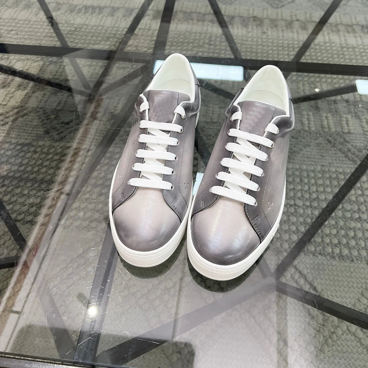 2026 New Men's Fashion Leather Casual Shoes Breathable Comfortable Low Top Flat Sneakers Versatile Trendy Walking Shoes