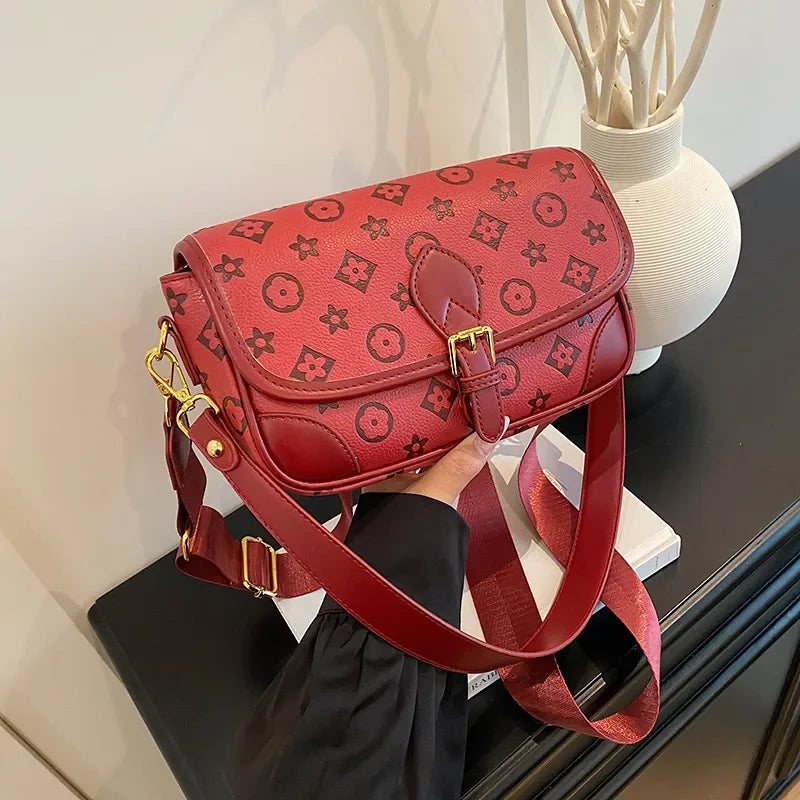 Free delivery designer shoulder bag Fashionable women's crossbody bag with unique personality and design
