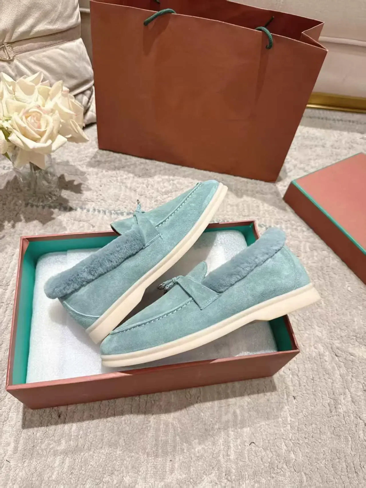 High-quality winter women's round-toed flat loafers made of genuine leather, stylish one-piece casual rubber slippers
