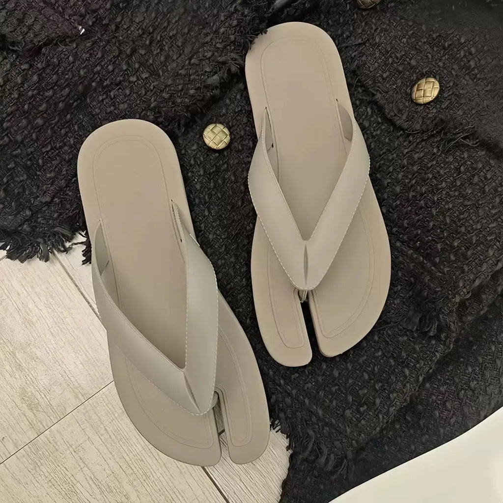 2026 Designer Style New Couple Flip-flops Pig's Trotters Split-toe Casual Flat-bottomed Beach Pinch Slippers Women's Outer Wear