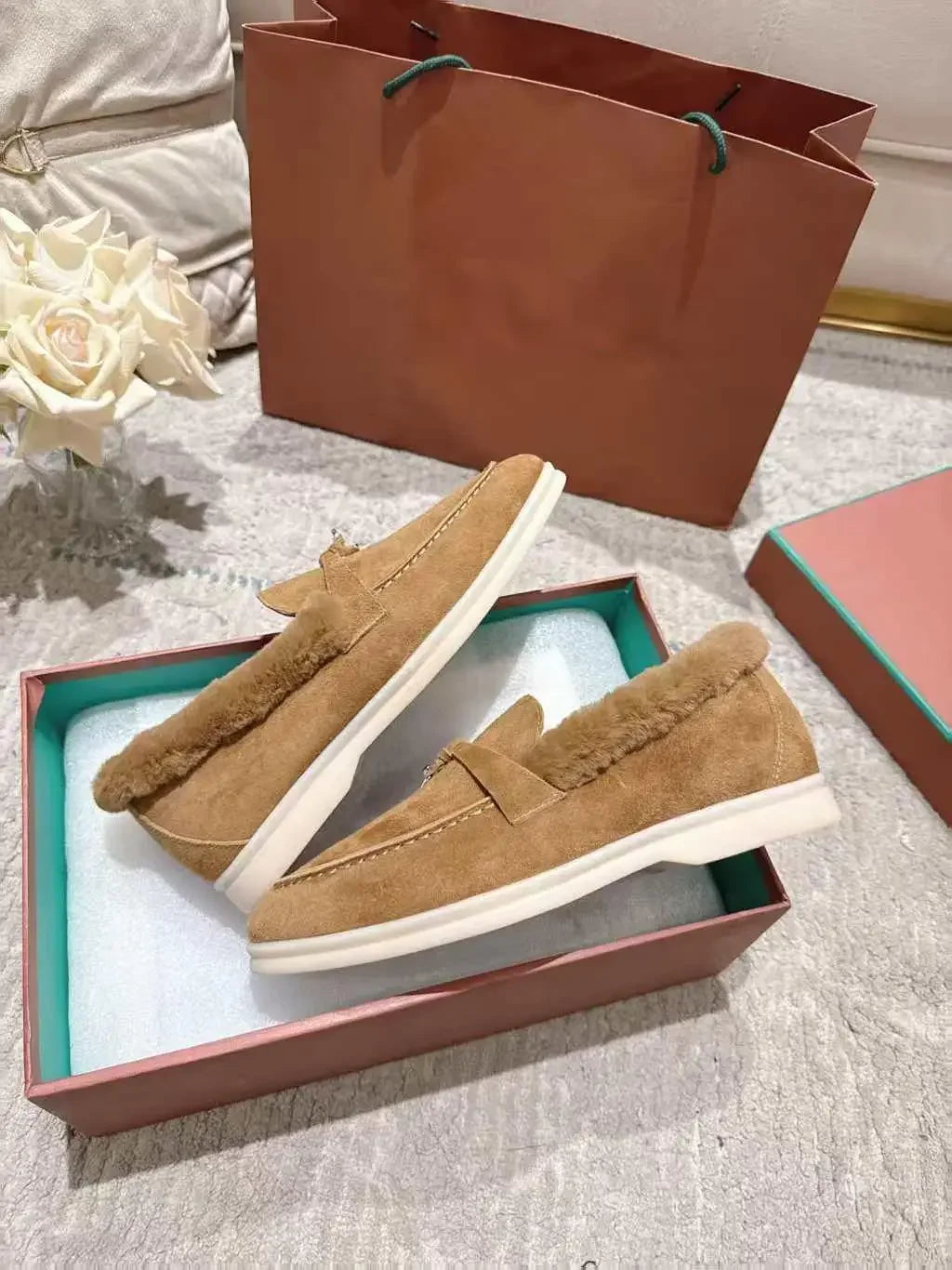 High-quality winter women's round-toed flat loafers made of genuine leather, stylish one-piece casual rubber slippers