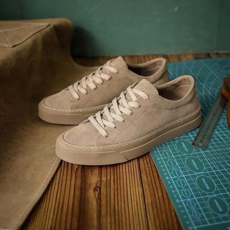 2026 New Men's Suede Skate Shoes Korean Style Vintage Low Top Casual Shoes Soft Sole Fashion Sneakers
